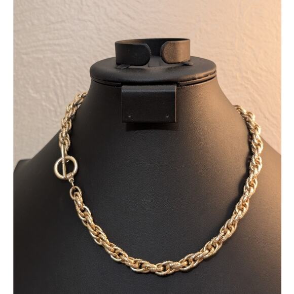 Gold Tone Textured Oval Link Necklace W/ Toggle Clasp - Picture 1 of 7